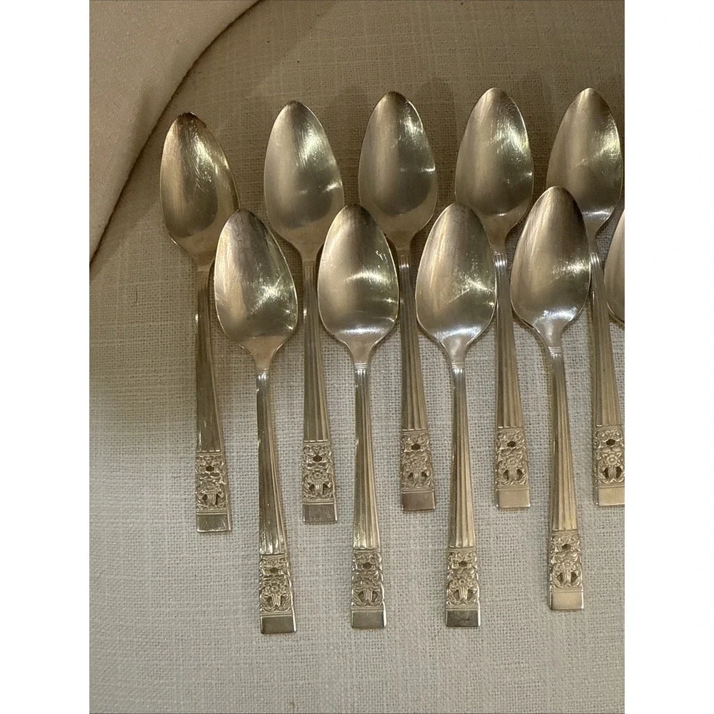17 Oneida‎ Community CORONATION Dessert Oval Spoons Silverplate 7 3/8